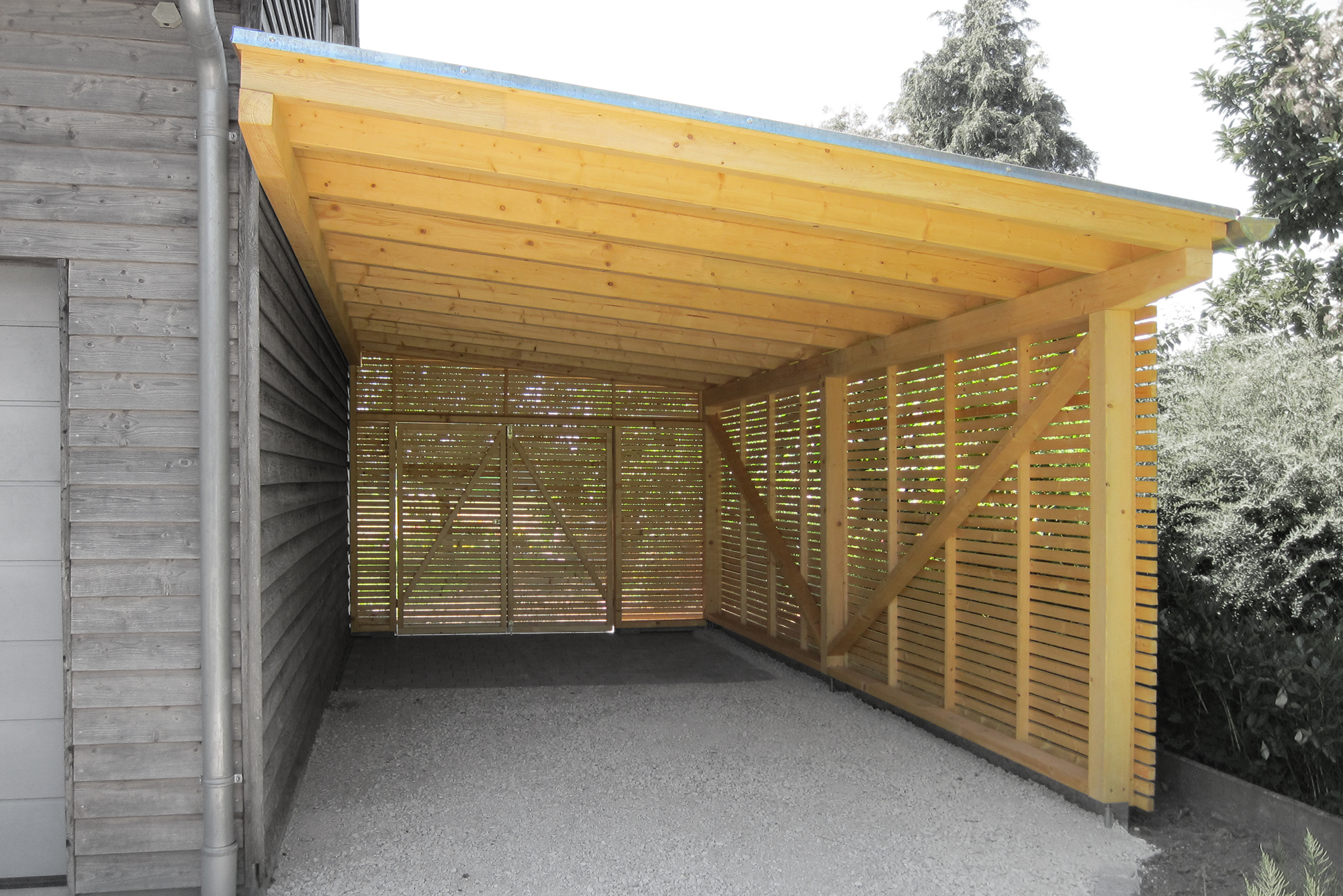 Carport mit Tor - Atelier Ralf Erben - Bauwerke aus Holz