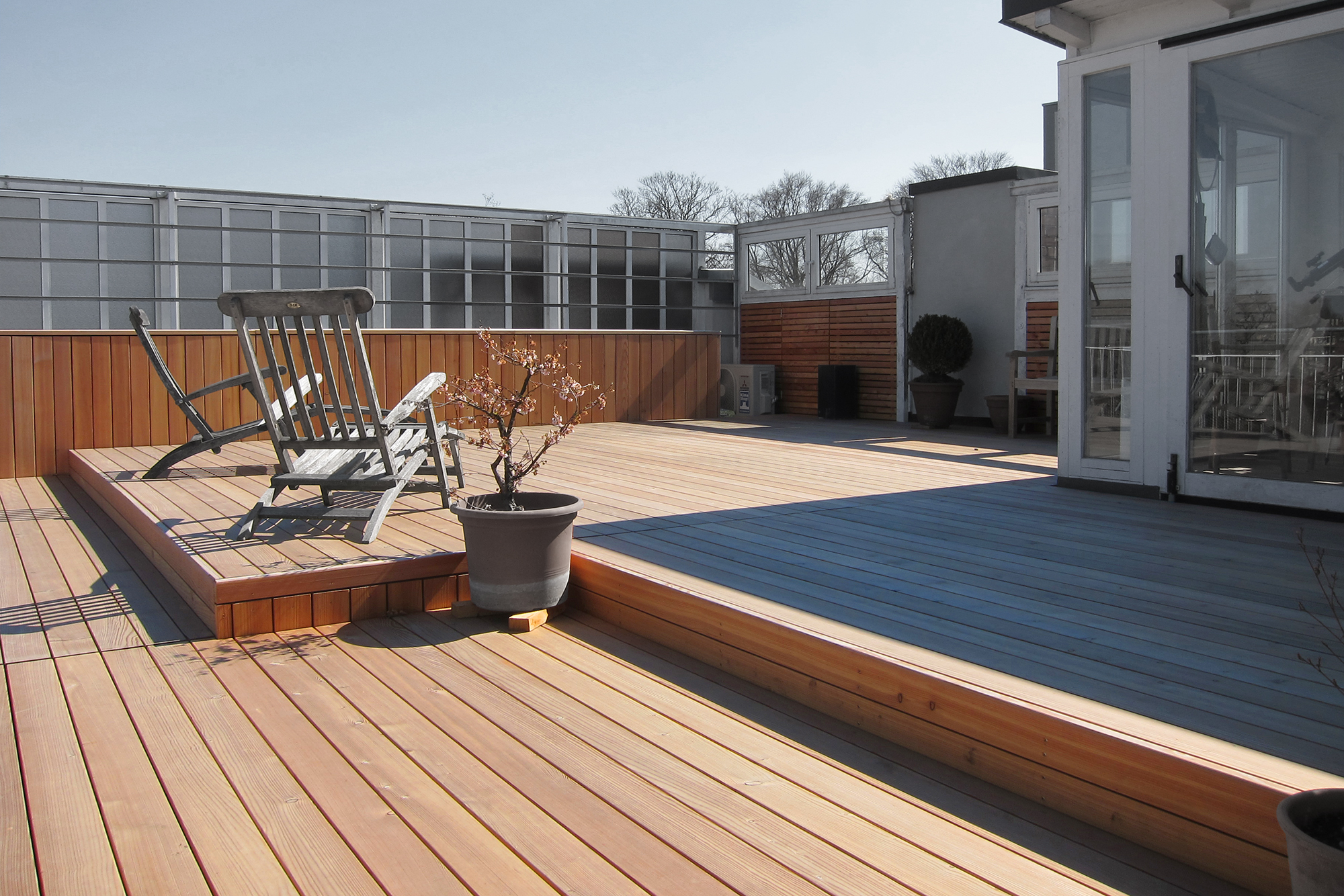 Dachterrasse mit Hochbeet - Lärche - Atelier Ralf Erben - Bauwerke aus Holz