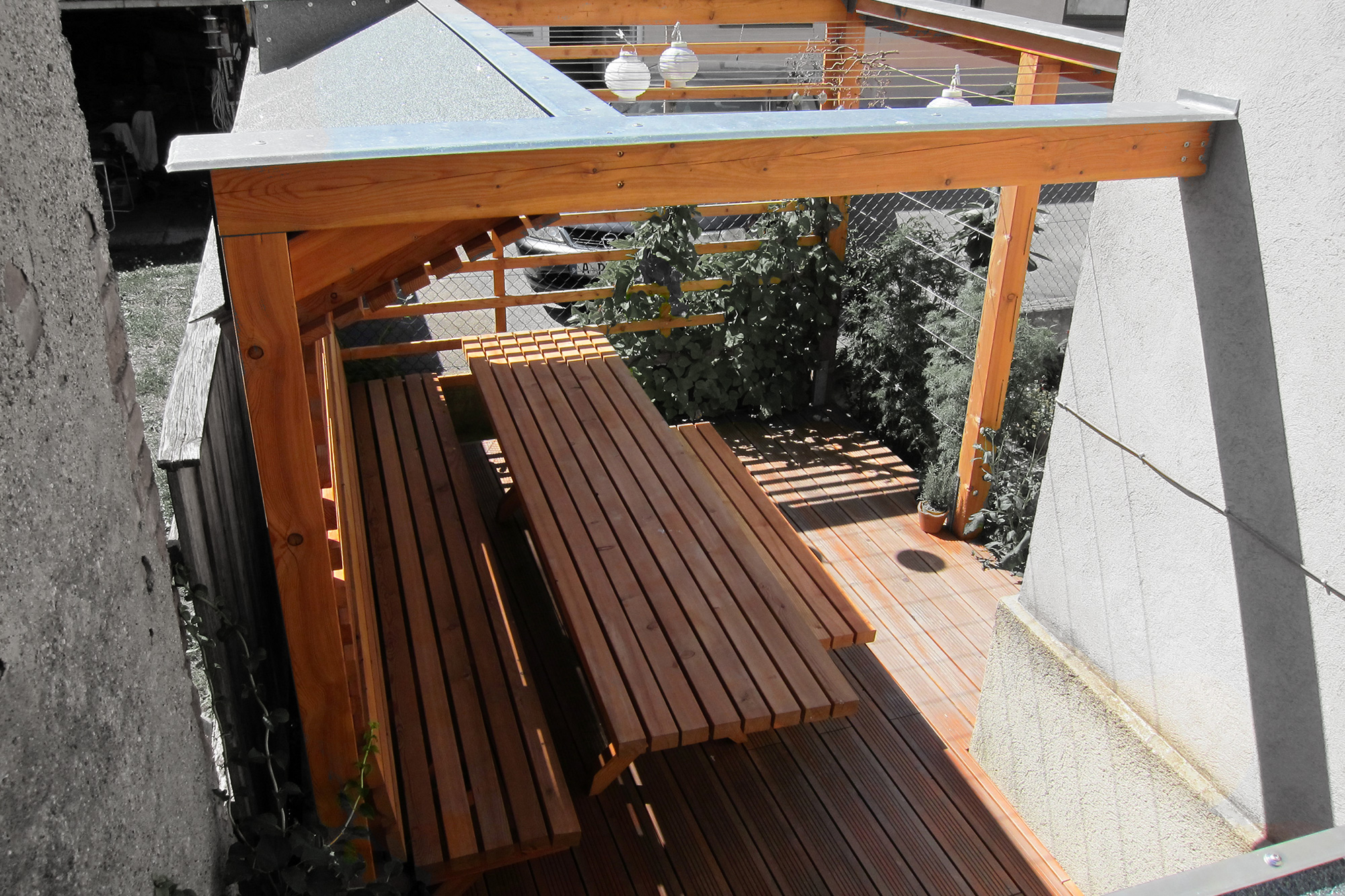 Freisitz mit Tisch Bank & Hüttchen - Atelier Ralf Erben - Bauwerke aus Holz